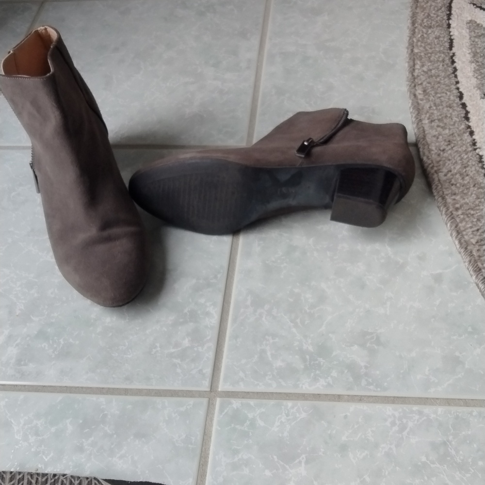 Boot - Picture 2 of 3